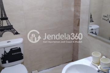 Bathroom Trendy 2BR Apartment Middle Floor with Swimming Pool View at Gardenia Boulevard Apartment