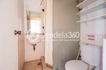 Bathroom 2BR Apartment with City View at Green Central City Apartment