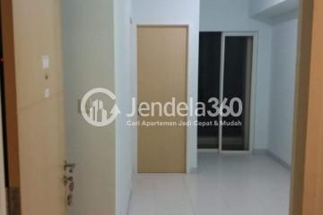 Living Room Comfortable 2BR Apartment High Floor with Lapangan View at Kota Ayodhya Apartment