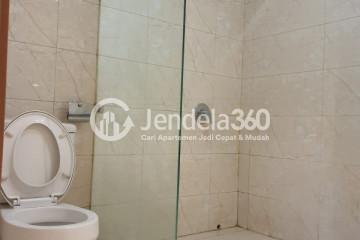 Bathroom High Floor 1BR Apartment with City View at The Mansion Kemayoran Jasmine
