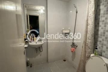 Bathroom Fancy 2BR Apartment Low Floor with City View at Tokyo Riverside Apartment