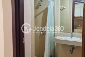 Bathroom High Floor Studio Apartment with City View at U Residence Karawaci