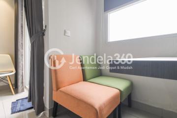 Bedroom Simply Look Studio Apartment Low Floor with Swimming Pool View at Parkland Avenue Apartment