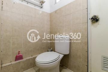 Bathroom Modest Seaside Studio Apartment at Green Bay Pluit Apartment