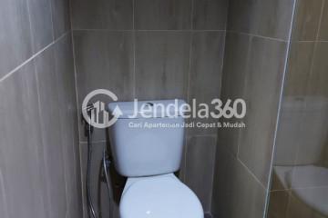 Bathroom 2BR Apartment with City View at Orange County Lippo Cikarang