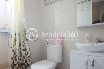 Bathroom 3BR Apartment with City View at Lavande Residence