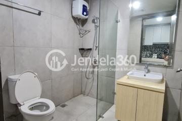 Bathroom Studio Apartment with City View at Chadstone Cikarang