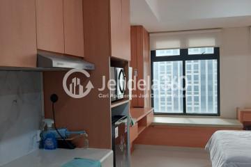 Kitchen Trendy Studio Apartment Middle Floor with Swimming pool View at Chadstone Cikarang