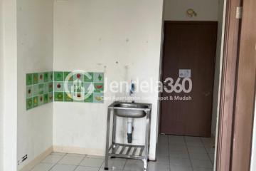 Kitchen 2BR Podomoro Golf View Apartment at Tower Balsa