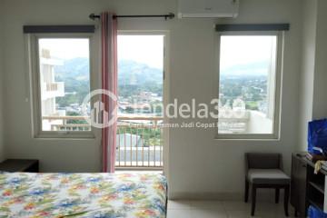 Bedroom Middle Floor Studio Apartment with City View at Sentul Tower Apartment