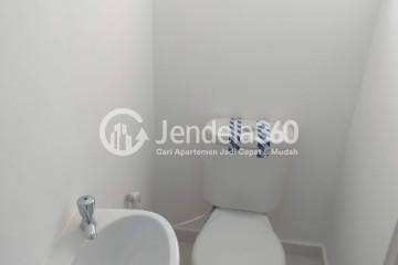 Bathroom Studio Apartment with City View at Aeropolis 2 Apartment