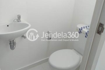 Bathroom Studio Apartment with City View at Aeropolis 2 Apartment