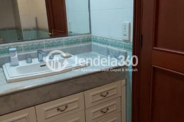 Bathroom Fancy Studio Apartment Low Floor with City View at Casablanca Apartment