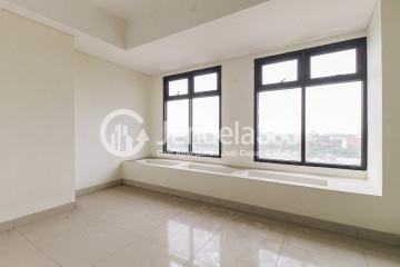 Living Room 2BR Apartment with City View at Chadstone Cikarang