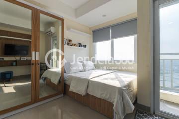 Bedroom Middle Floor Studio Apartment with City View at B Residence BSD