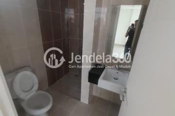 Bathroom Low Floor 4BR Apartment with City View at Rainbow Springs Condovillas