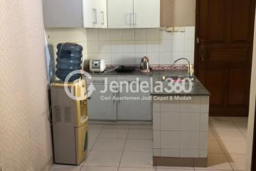 Kitchen Relaxed 1BR Apartment High Floor with City View at Pesona Bahari Apartment