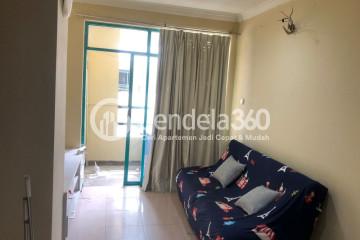 Living Room Relaxed 1BR Apartment High Floor with City View at Pesona Bahari Apartment