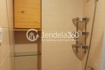 Bathroom Low Floor Studio Apartment with Swimming Pool View at Saveria Apartment