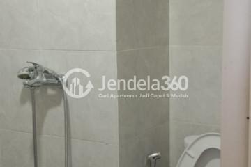 Bathroom Elegant Studio Apartment at Parkland Avenue Apartment Tower A