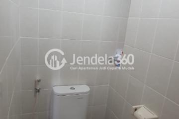 Bathroom Elegant Studio Apartment Middle Floor with City View at Thamrin District Bekasi