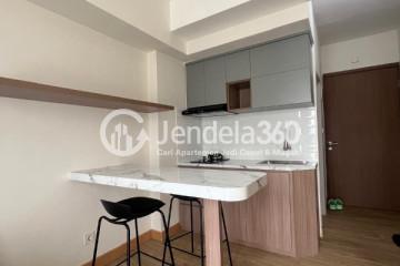 Kitchen 2BR Podomoro Golf View Apartment at Low Floor