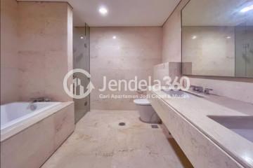 Bathroom 3BR Ciputra World 2 Apartment at Low Floor