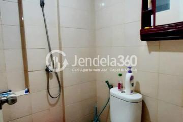 Bathroom Compact Studio Apartment Low Floor with City View at Kalibata City Green Palace