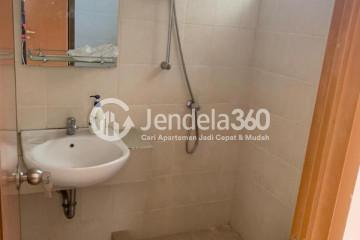 Bathroom Well Located 2BR Apartment Low Floor with City View at Maple Park Apartment