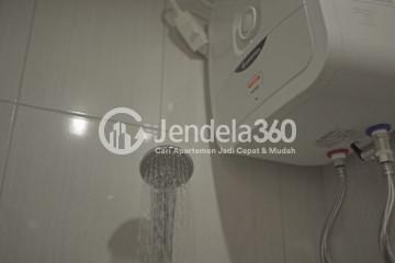 Bathroom Fancy Studio Apartment at Monroe Jababeka Apartment Low Floor