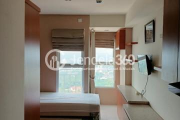 Bedroom Homey Studio Apartment High Floor with City View at Mahata Serpong Apartment