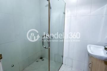 Bathroom Low Floor Studio Apartment with pool View at Tamansari Skylounge Apartment