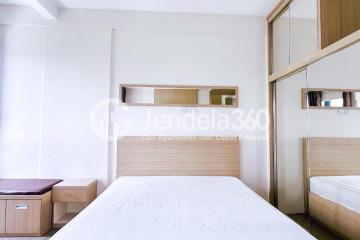 Bedroom Low Floor Studio Apartment with pool View at Tamansari Skylounge Apartment