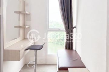 Bedroom Low Floor Studio Apartment with pool View at Tamansari Skylounge Apartment