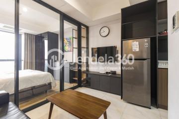 Living Room Luxurious 1BR Apartment at Alam Sutera with Unblocked City View