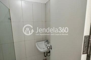 Bathroom Low Floor 1BR Apartment with City View at Tamansari Skylounge Apartment