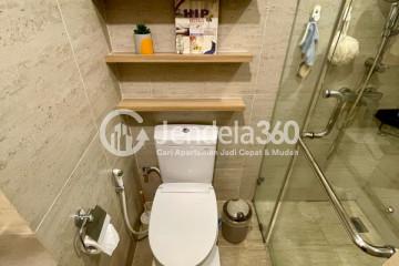 Bathroom Low Floor Studio Apartment with swimming pool View at The Accent Bintaro