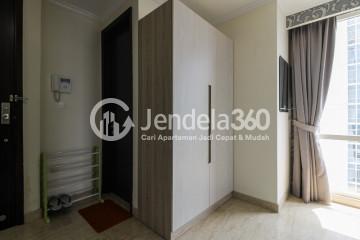 Bedroom Restful 1BR Apartment High Floor with City View at Menteng Park