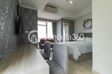 Bedroom Restful 1BR Apartment High Floor with City View at Menteng Park