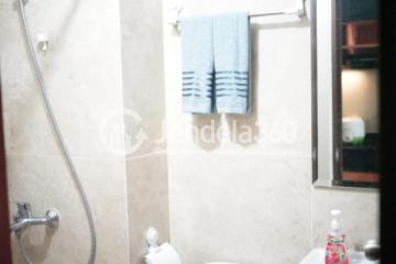 Bathroom Studio Transpark Juanda Apartment at Tower 01