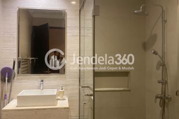 Bathroom Low Floor 2BR Apartment with City View at Residence 8 Senopati