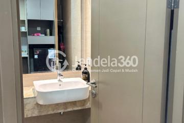 Bathroom Studio Apartment with City View at Gold Coast Apartment