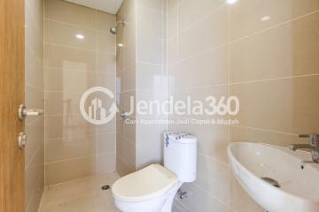 Bathroom Studio Apartment with City View at B Residence BSD