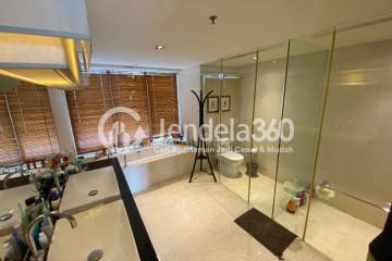 Bathroom Stylish 3BR Apartment High Floor with  View at Verde Residence