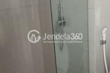 Bathroom Studio Green Sedayu Apartment at Tower Pasadane