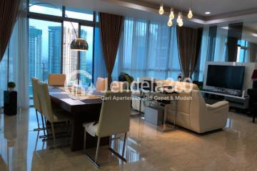 Living Room Relaxed 4BR Apartment High Floor with City View at The Windsor