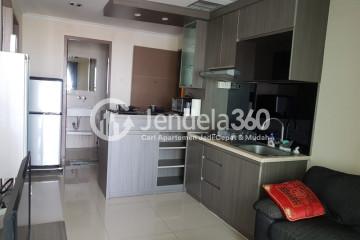 Kitchen Middle Floor 2BR Apartment with  View at Green Central City Apartment