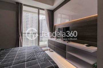 Bedroom Modern Studio Apartment High Floor with pool View at Taman Anggrek Residence