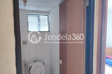 Bathroom 2BR Laguna Pluit Apartment at High Floor