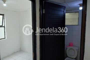 Bathroom Elegant 2BR Apartment High Floor with Swimming Pool View at Laguna Pluit Apartment